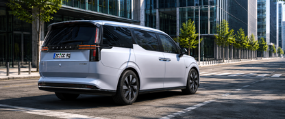 2025 Volvo EM90