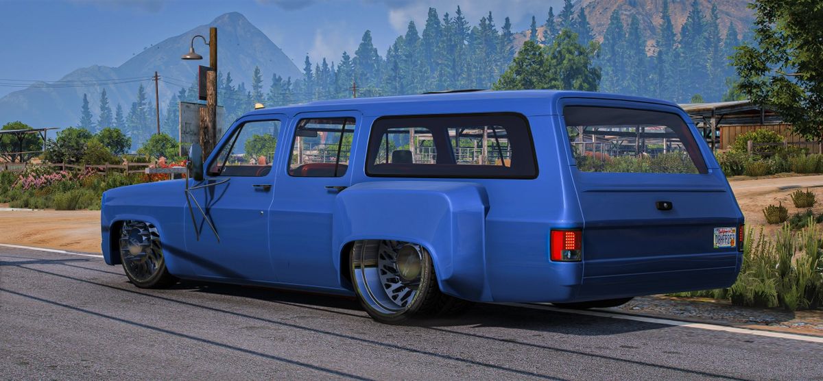 (Unbranded) Bagged Chevrolet Suburban Dually on JTX Forged wheels | Castillo Mods